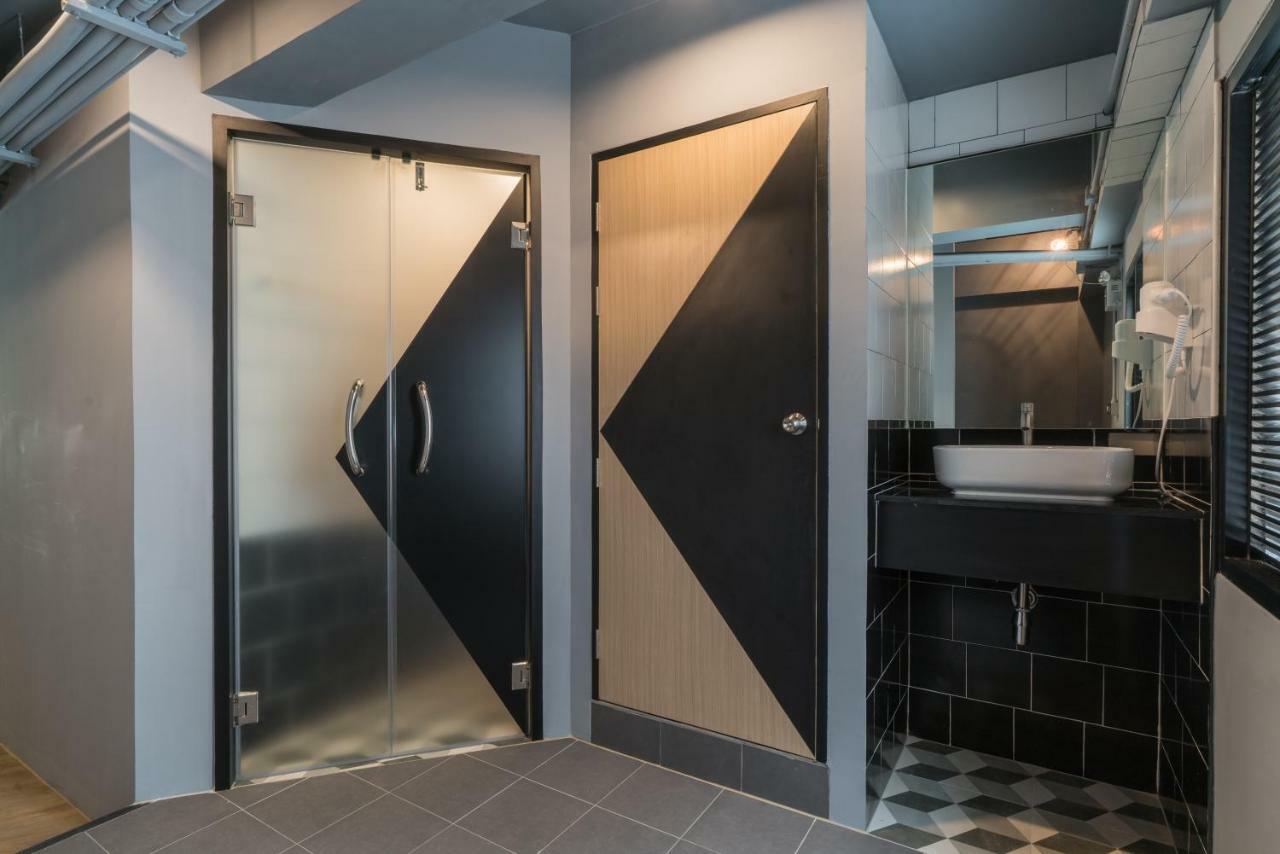 Sleep Box Hostel *